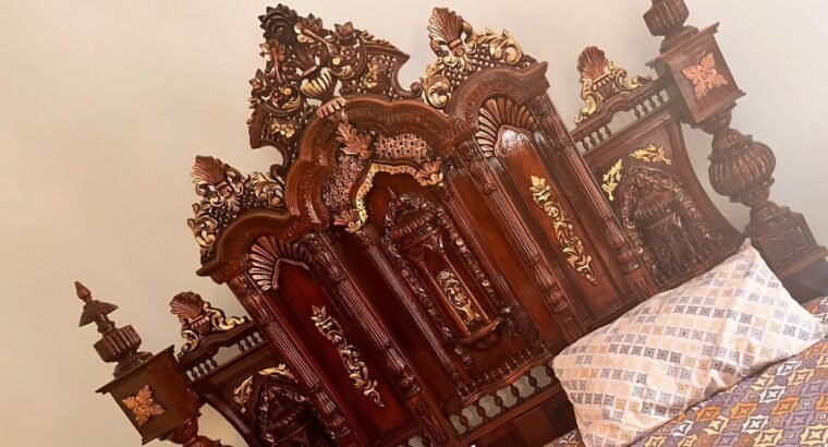 Fancy bed set for sale in Chiniot